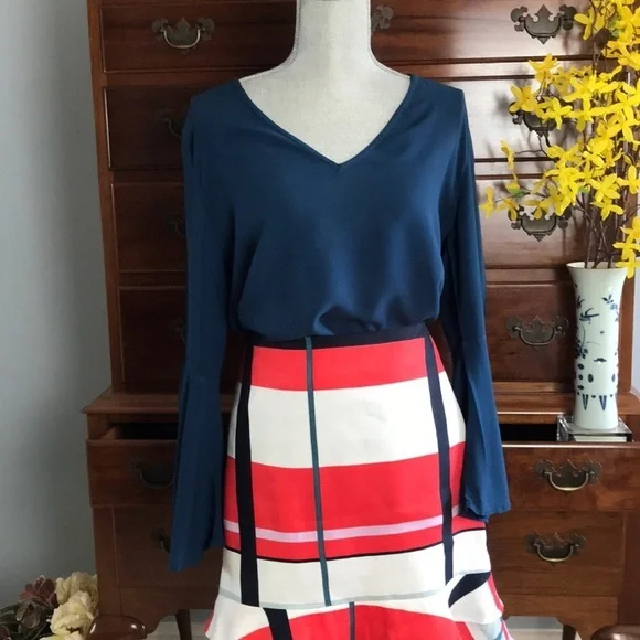 Just Living V-Neck Bell Sleeve Blouse Size Medium - Picture 5 of 10